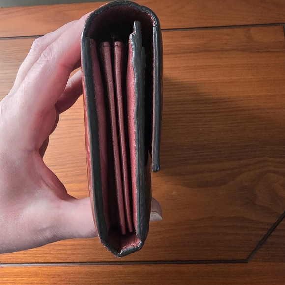 Authentic Gucci Wallet - Picture 7 of 13